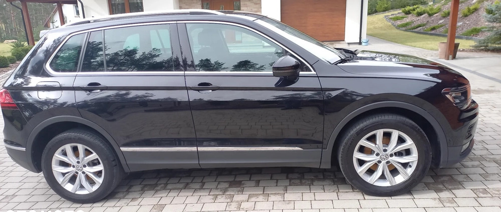Volkswagen Tiguan cena 102000 przebieg: 120000, rok produkcji 2018 z Bytów małe 92